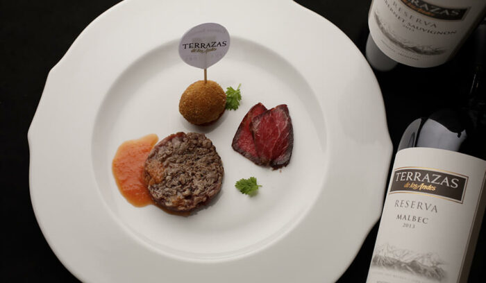 アンデスの標高差が育んだワイン「テラザス」。牛肉から紐解くアルゼンチンワインの魅力