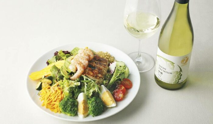 甲州のほどよい酸味、フレッシュさが、ダイナミックな料理を受け止める。