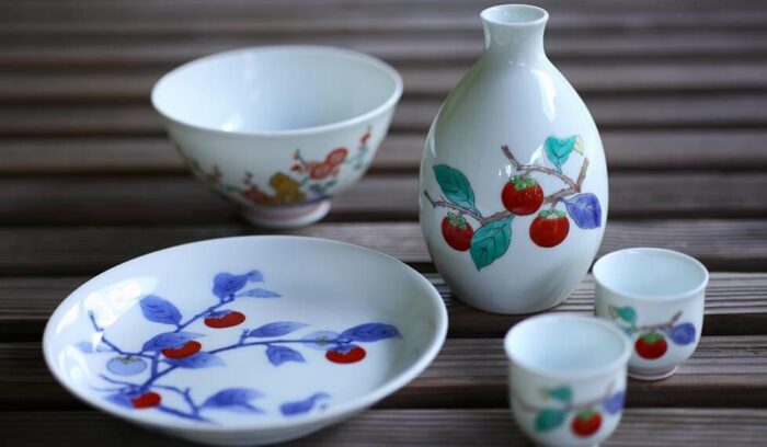 究極の器で至福の佐賀の食<br />
柿右衛門窯編