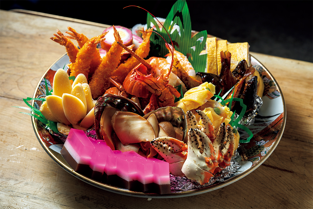 皿鉢料理（一皿１万４千円・税込）。品目は、客の好みに応じて変える。