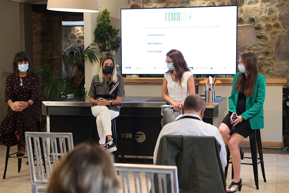 漁業、畜産、農業従事者の現状を赤裸々に語る参加者たち。