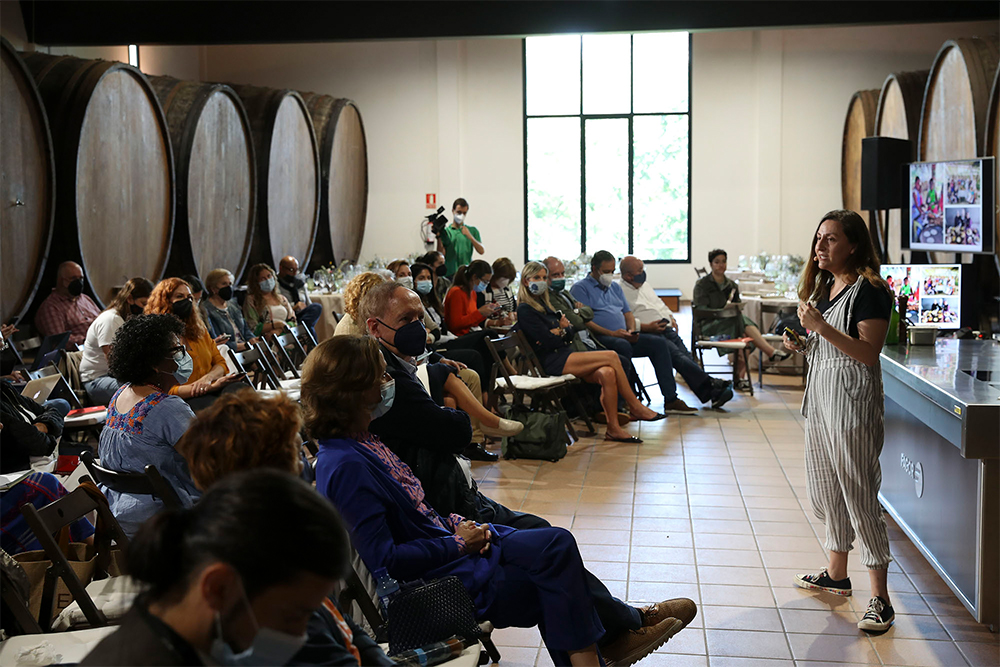 ジャーナリストが主宰して食の世界に関わる人々をつなぐ役割をすることで、公平性が生まれる。