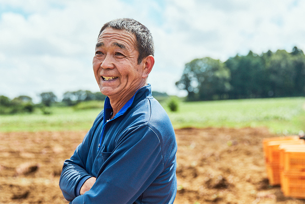 「紅優甘の畑は窒素が少し多めのほうが、いいイモが採れるね。土づくりは品種でそれぞれ」と話す、髙木さん。サツマイモ栽培歴約40年のベテランだ。