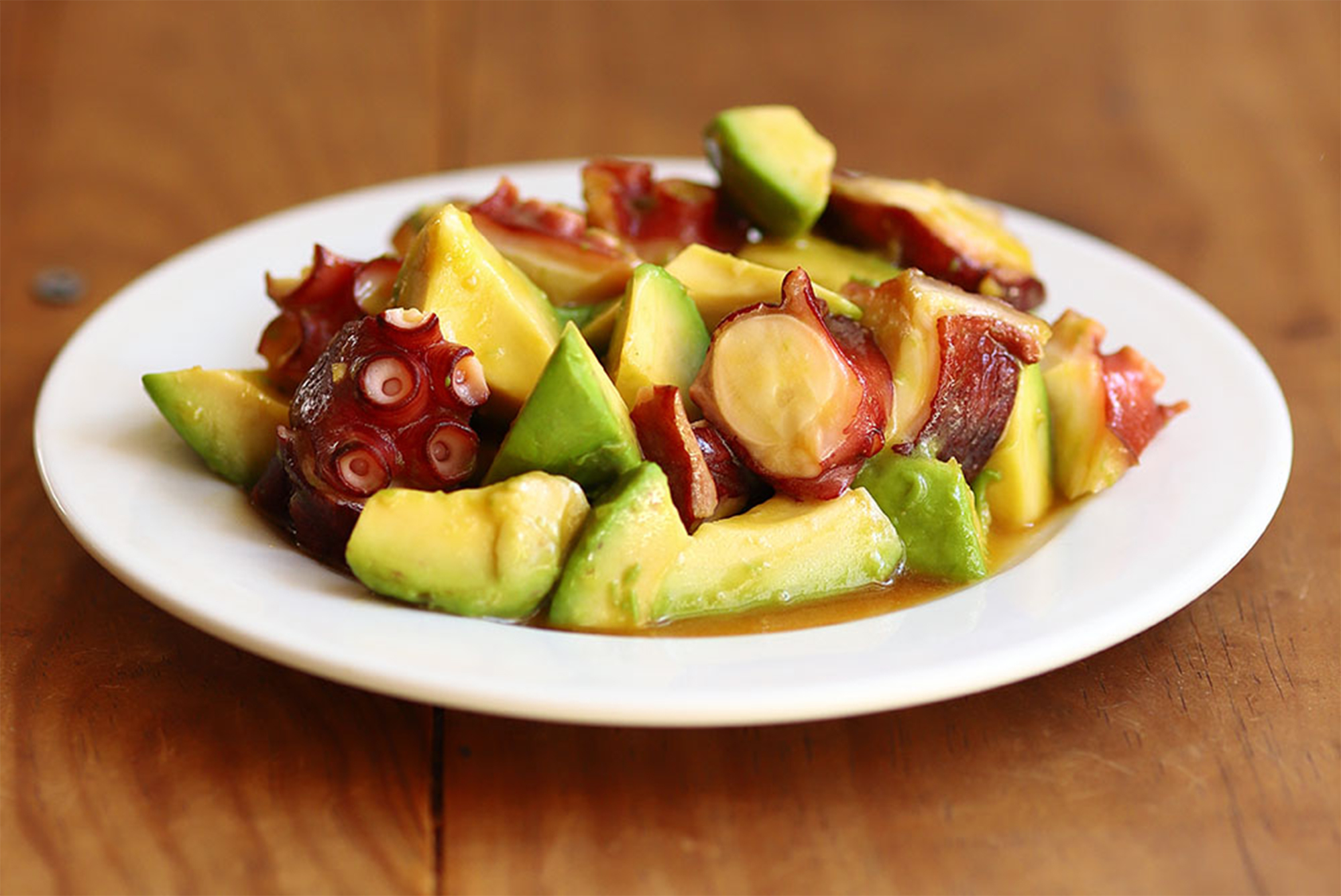 アヒルストアの名作を野外で楽しむ！ 「タコとアボカドのサラダ」 アウトドアレシピ01