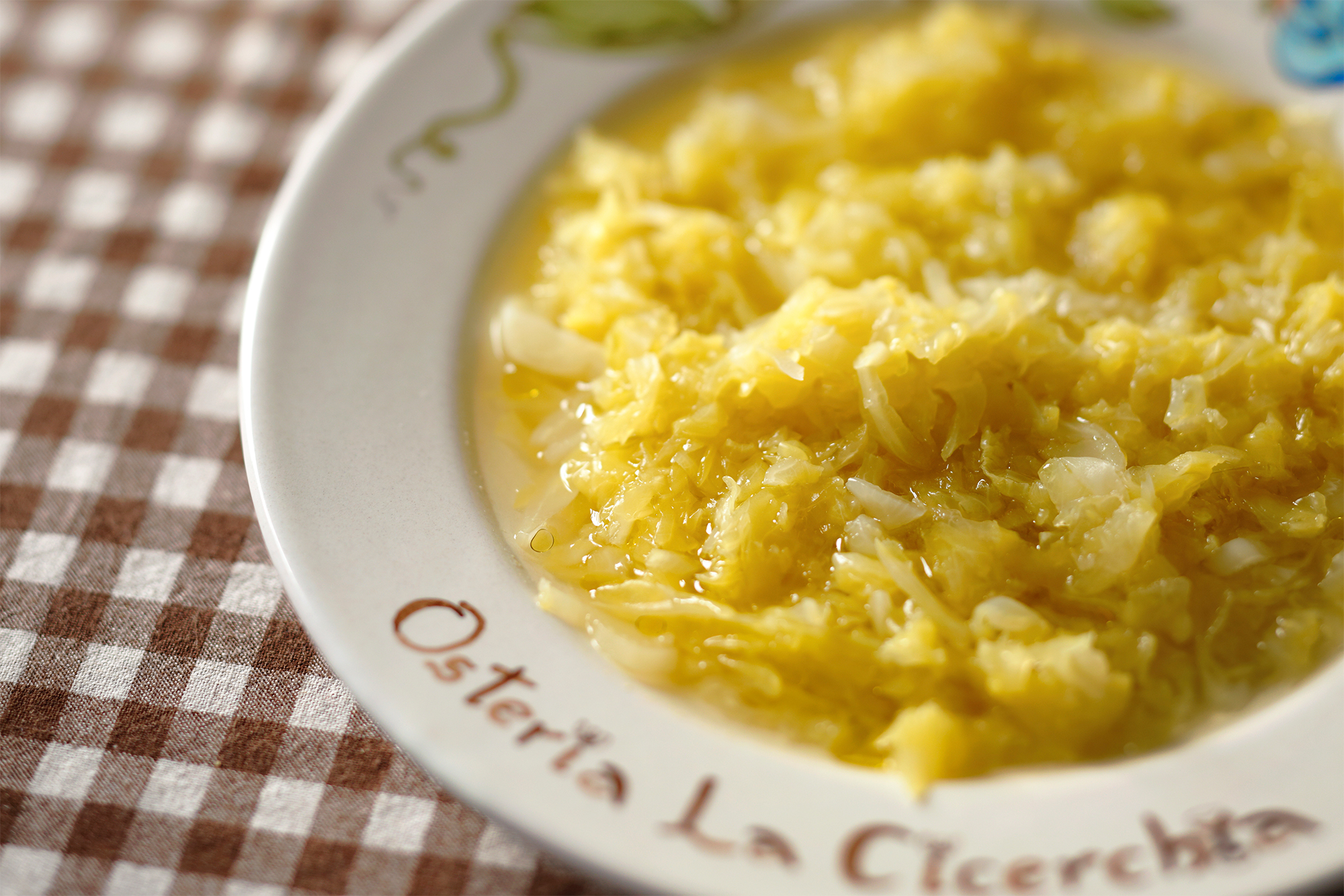 プラントベースの始め方01 ヴェネトのおばあちゃんの日常食　キャベツの茹でスープ 大阪 「オステリア ラ チチェルキア」