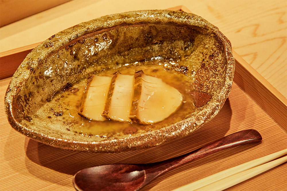 ■“ピュア”つながりのマリアージュ AOCシャブリ・プルミエ・クリュ×「蒸し鮑　鮑とすっぽんの銀餡」