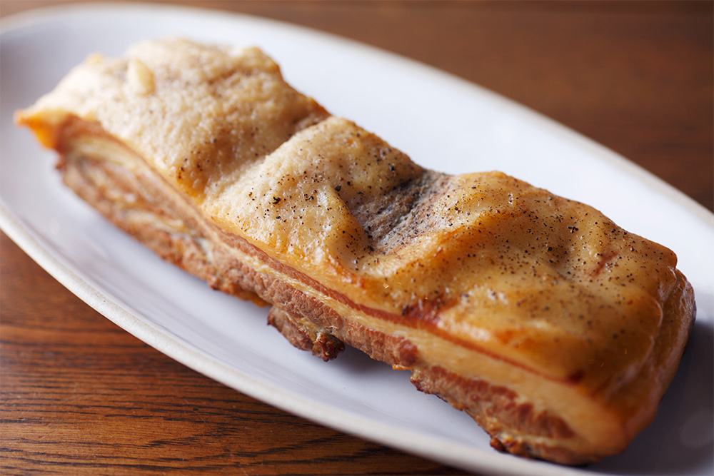 DIYレシピ01 フライパンで作る自家製ベーコン 東京・新橋「マルディグラ」和知徹シェフ