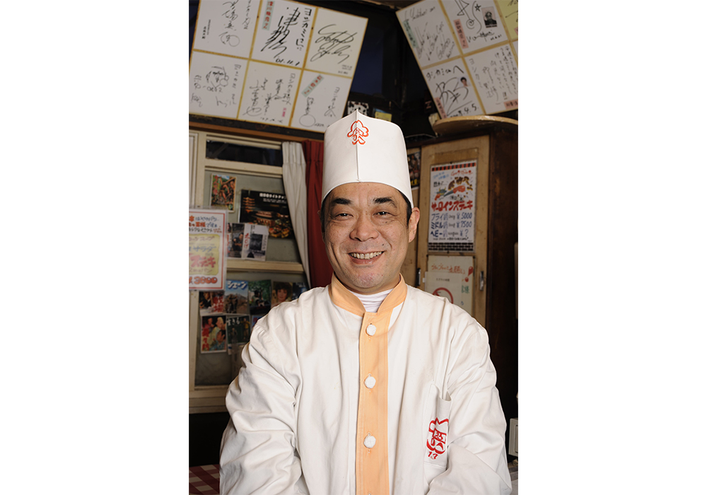 3代目を担う吾妻弘章さん。