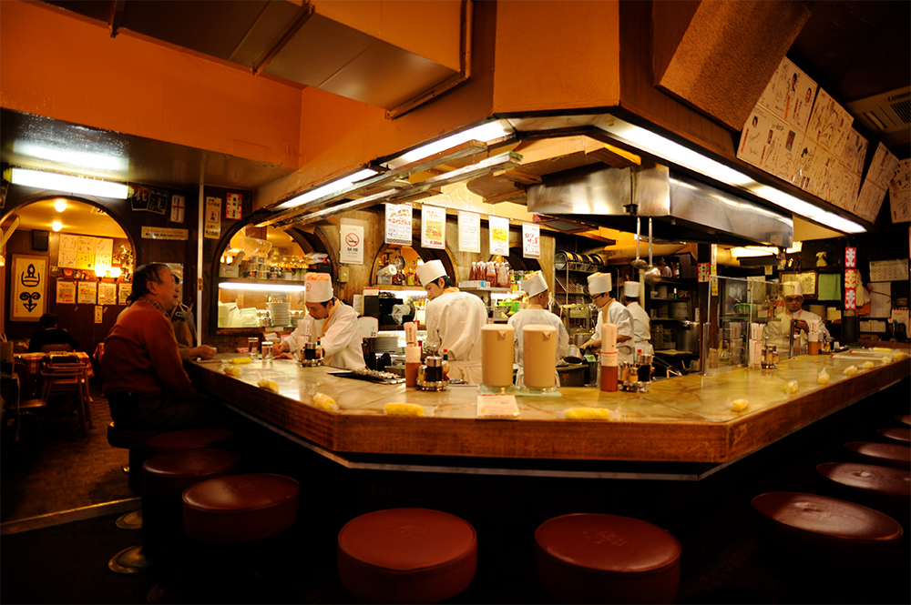 店の誠実な仕事ぶりが見えるカウンター席。