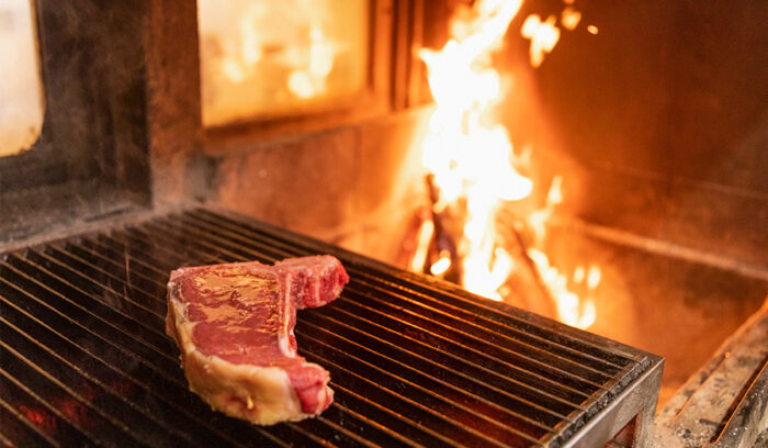 薪火のパイオニア「ヴァッカロッサ」の“健康な赤身肉のための火入れ技”