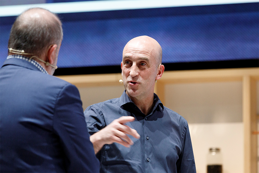 「エルカノ」のアイトールシェフが講演を行なうのは珍しい。彼の右腕的な存在でアルゼンチン出身のパブロ・ビカリと一緒に「エルカノ」の変遷を説明。他文化から学ぶことの重要さも説いた。