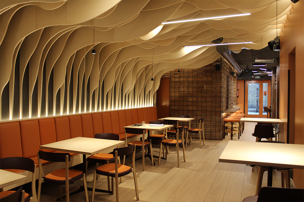 サンセバスチャンのバル激戦区「8月31日通り」に店を構える。