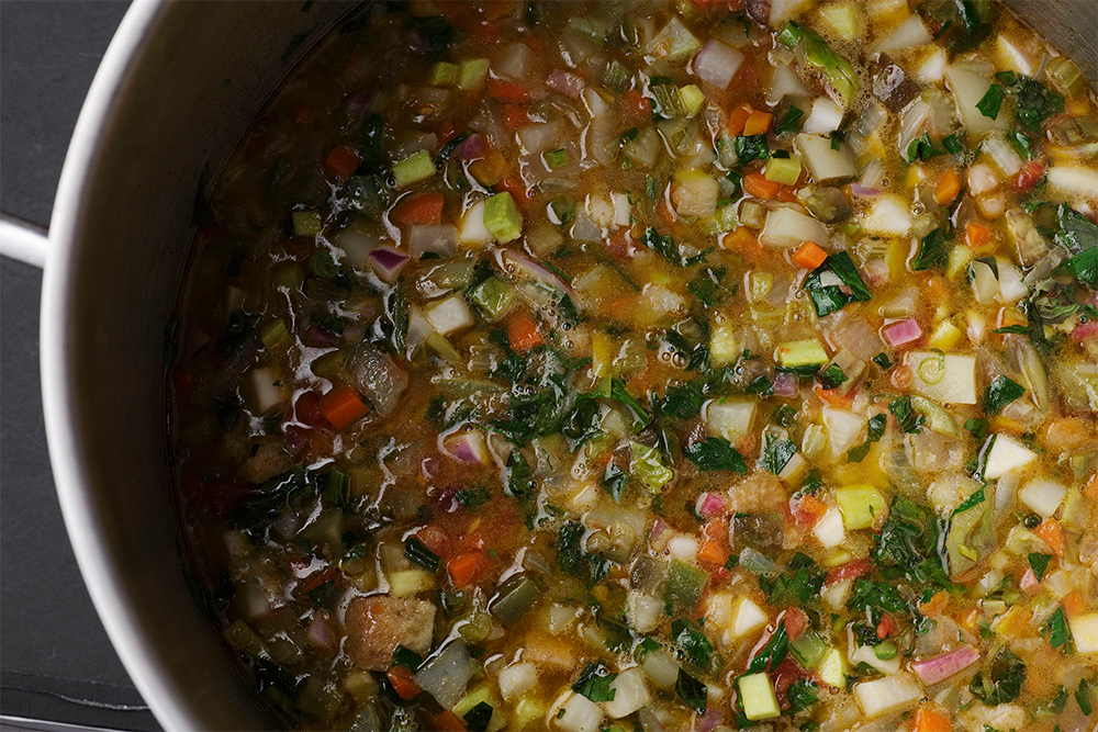 ●香味野菜１：青菜0.3：それ以外1.5が目安 どんな野菜をどれだけ使ってもよいが、ベースとなる香味野菜、青菜類、それ以外という大きなくくりで、その割合を意識して使うとよい。