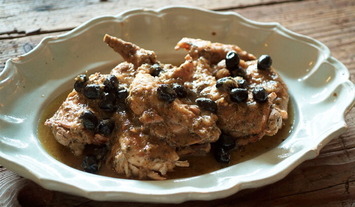 「骨付き鶏モモ肉のキャンティ風煮込み」