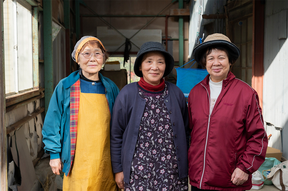 左から、稲川ヤイ子（いながわやいこ）さん、中澤光子（なかざわみつこ）さん、内藤弘子（ないとうひろこ）さん。