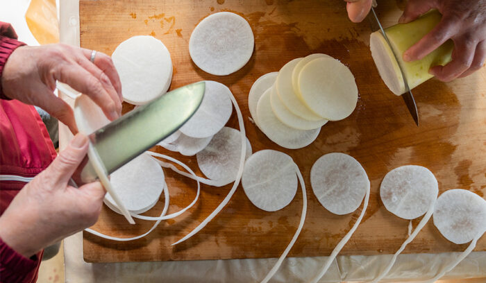 フードロスを出さない！　大根をおいしく食べ尽くす雪国の保存術