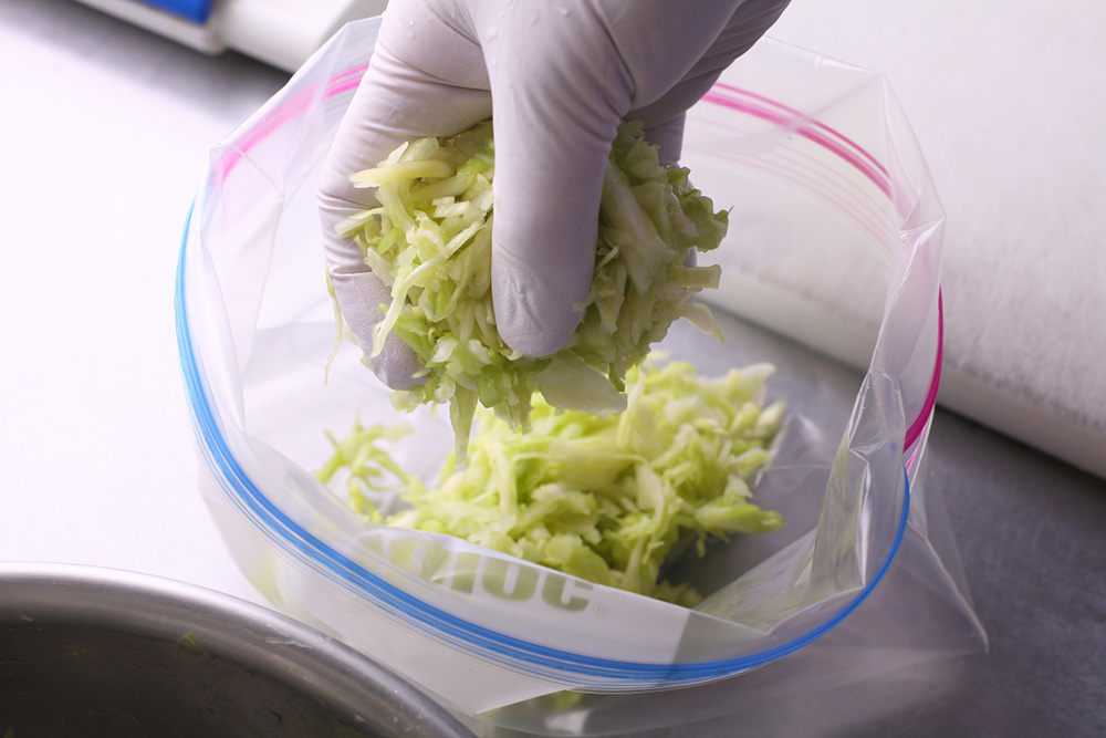 [７]保存袋に移す