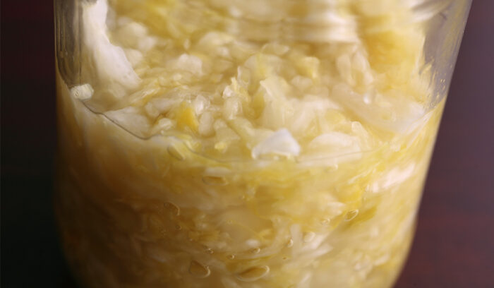 キャベツと塩だけで作る、イタリア版ザワークラウト