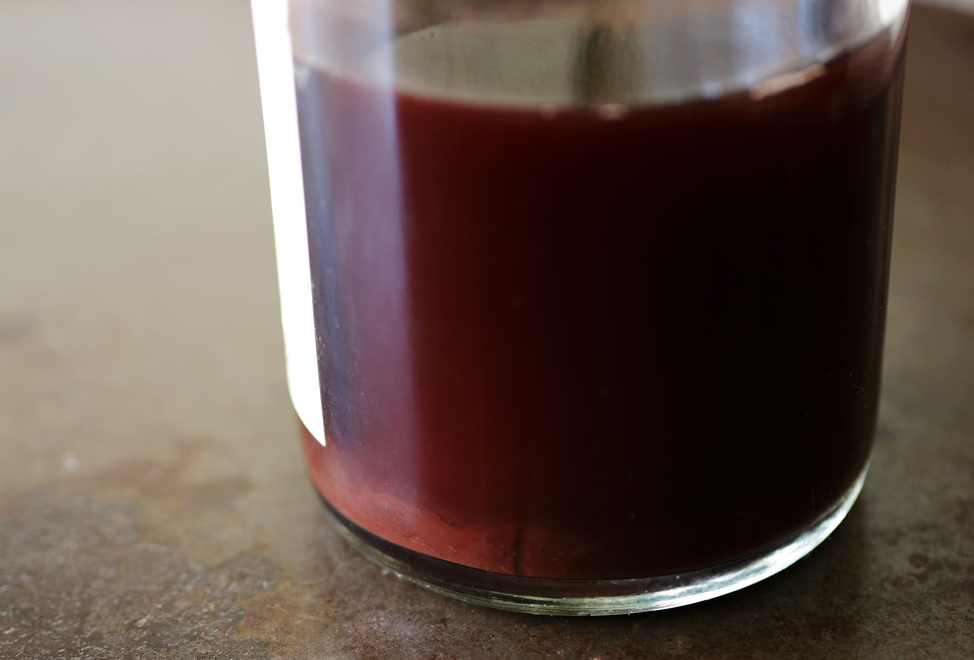 DIYレシピ04 飲みさしのワインで作る、自家製ワインビネガー 神奈川・鎌倉「オルトレヴィーノ」古澤一記シェフ