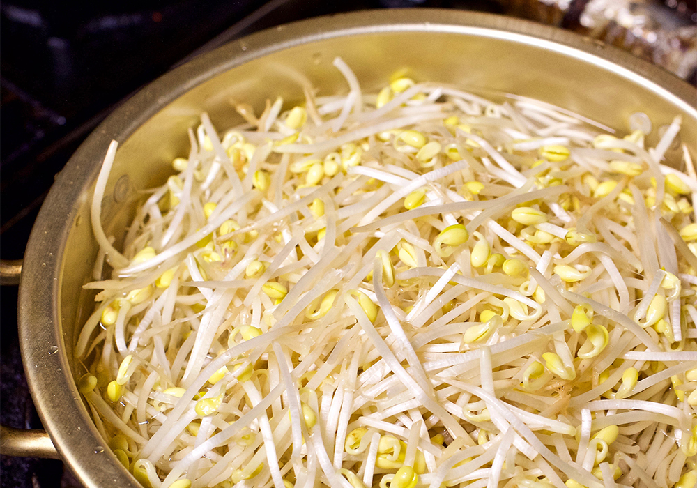 ［１］モヤシを水から茹でる