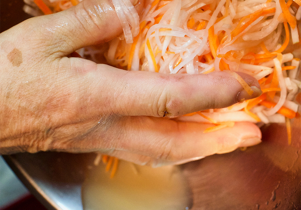 15分ほど置き、水分が出てきたら捨てる。