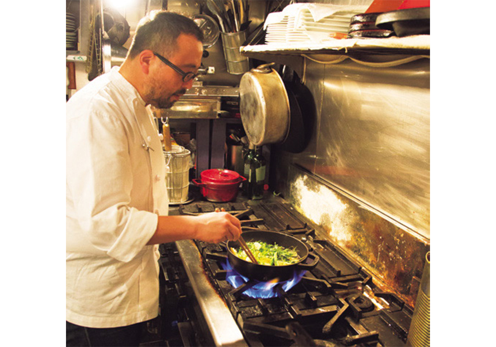 「レストランひらまつ」、「グレープガンボ」を経て2001年「マルディグラ」をオープン。フランス料理にとどまらず、世界各国の料理を自身のフィルターに通して表現。『マルディ グラ 和知 徹の牛肉料理：プロのための火入れメソッドと料理バリエーション』（柴田書店）を出版するなど、肉料理のスペシャリストとしてTVや雑誌などメディアでも活躍。メニュー開発など飲食店プロデュースも手掛ける。