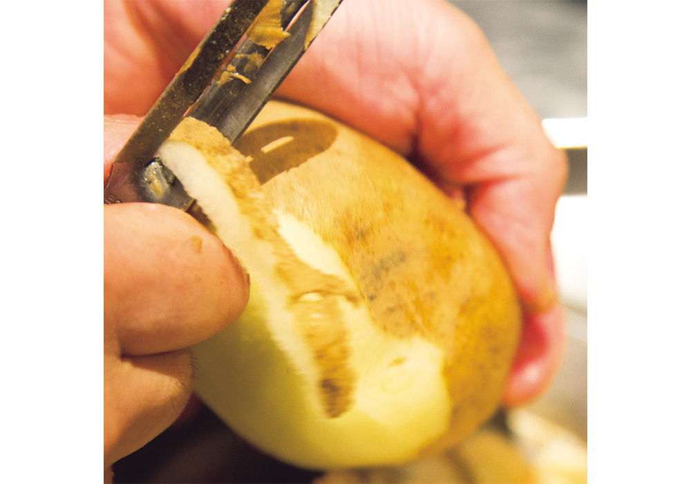 【１】ジャガイモを切る