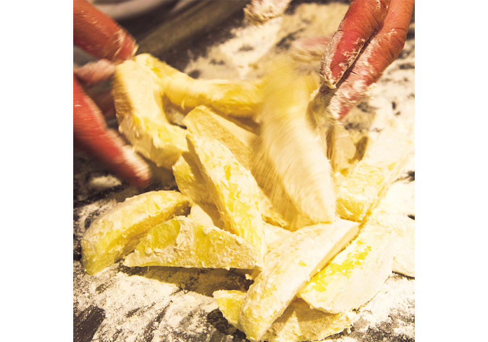 【２】粉をまぶす