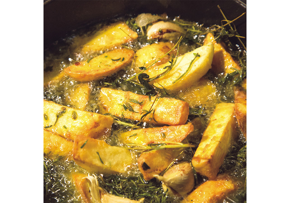 【６】色づくまでさらに揚げる