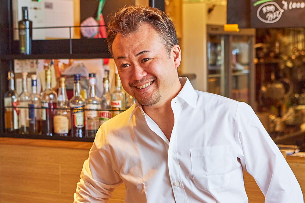 休日は東京近郊の産地や道の駅などを訪れている中村シェフ。「楽しいし、その方がメニューが決まるのが早い」