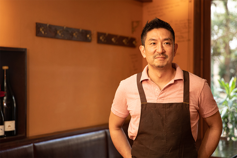 菊地佑自シェフ。あまりの忙しさから「ここ数日は体力の限界に挑戦しています」