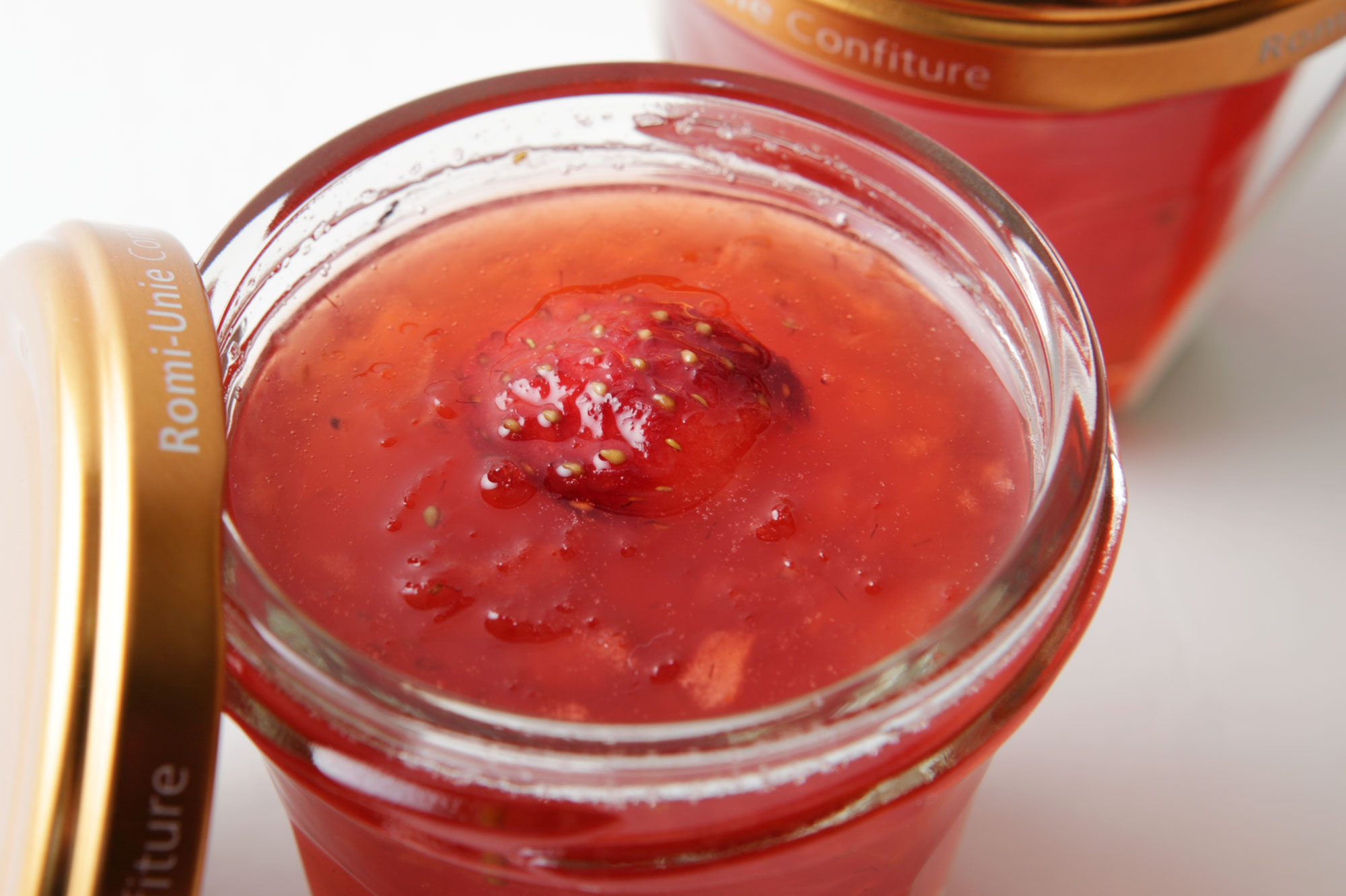 強火で短時間、煮詰めない。冬季限定の赤いジャム リンゴとイチゴのコンフィチュール レスキューレシピ【リンゴ編】