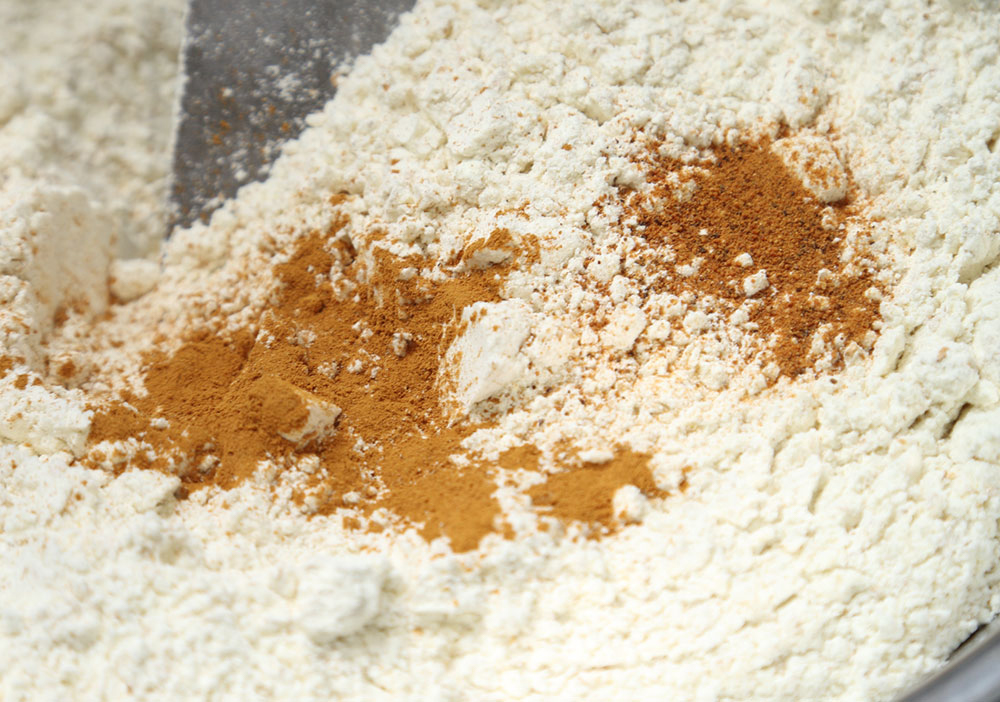 【３】粉類を混ぜる