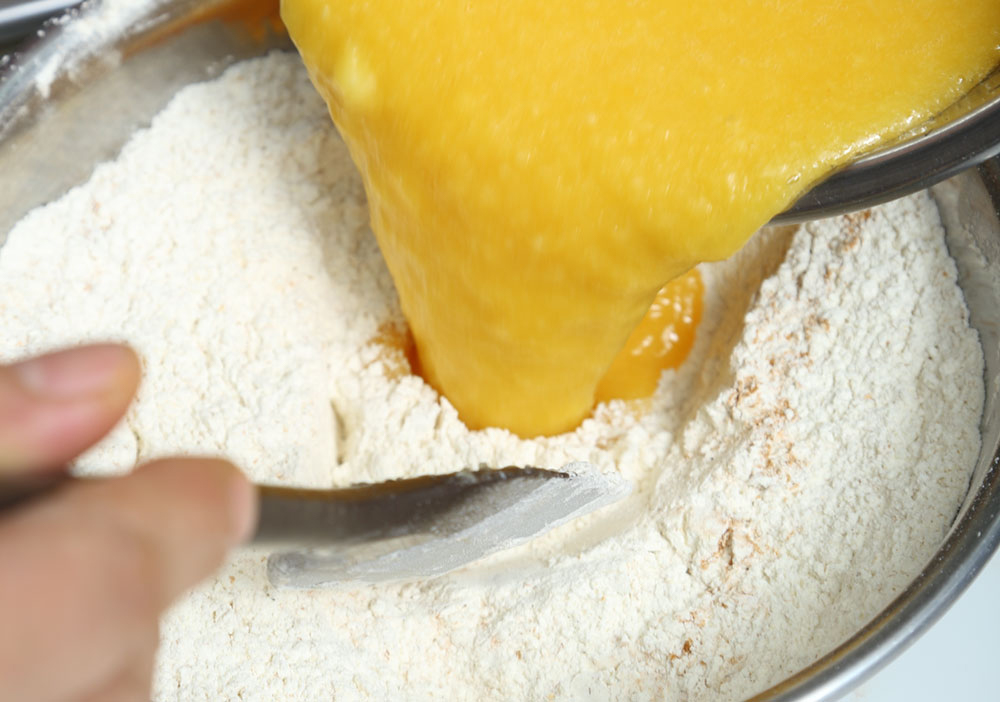 【６】粉と液体を合わせる