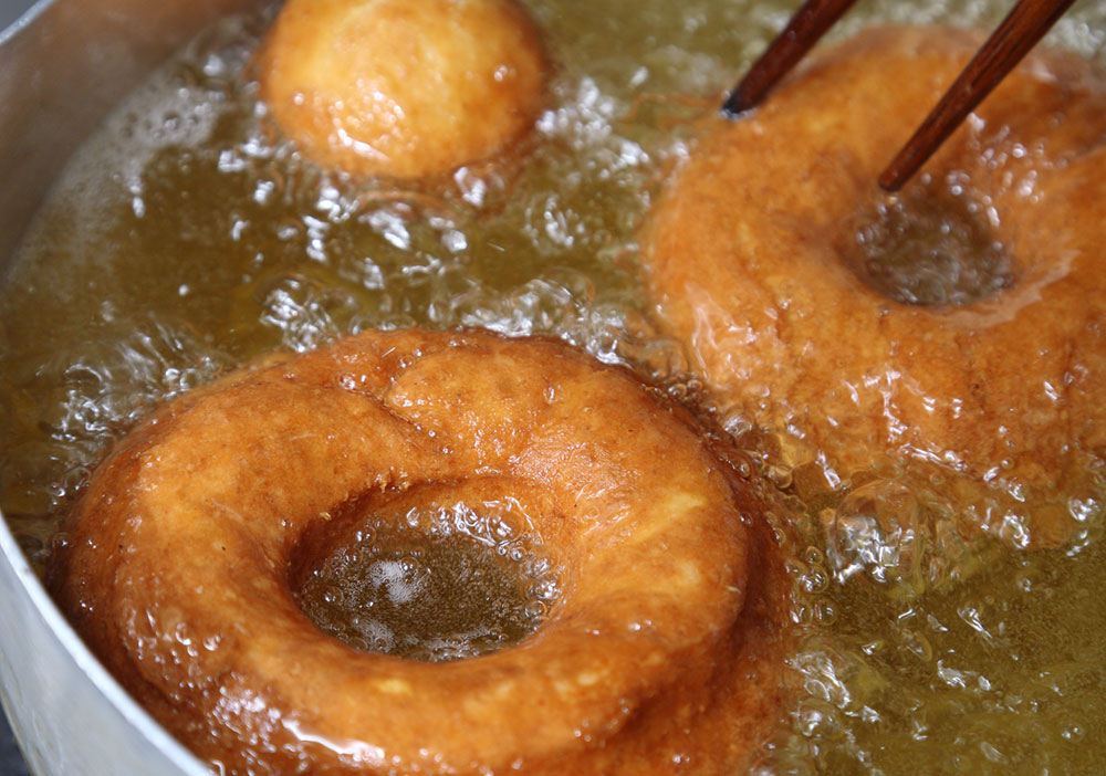 【12】綿実油で揚げる