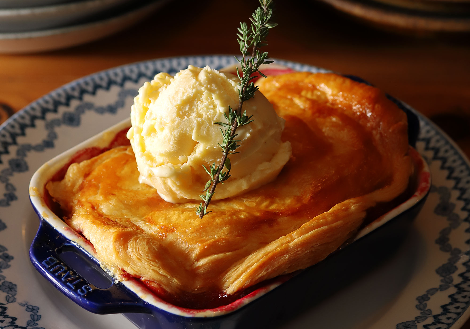 １人用の小さなグラタン皿で焼く 紅玉とベリーのパイ レスキューレシピ【リンゴ編】