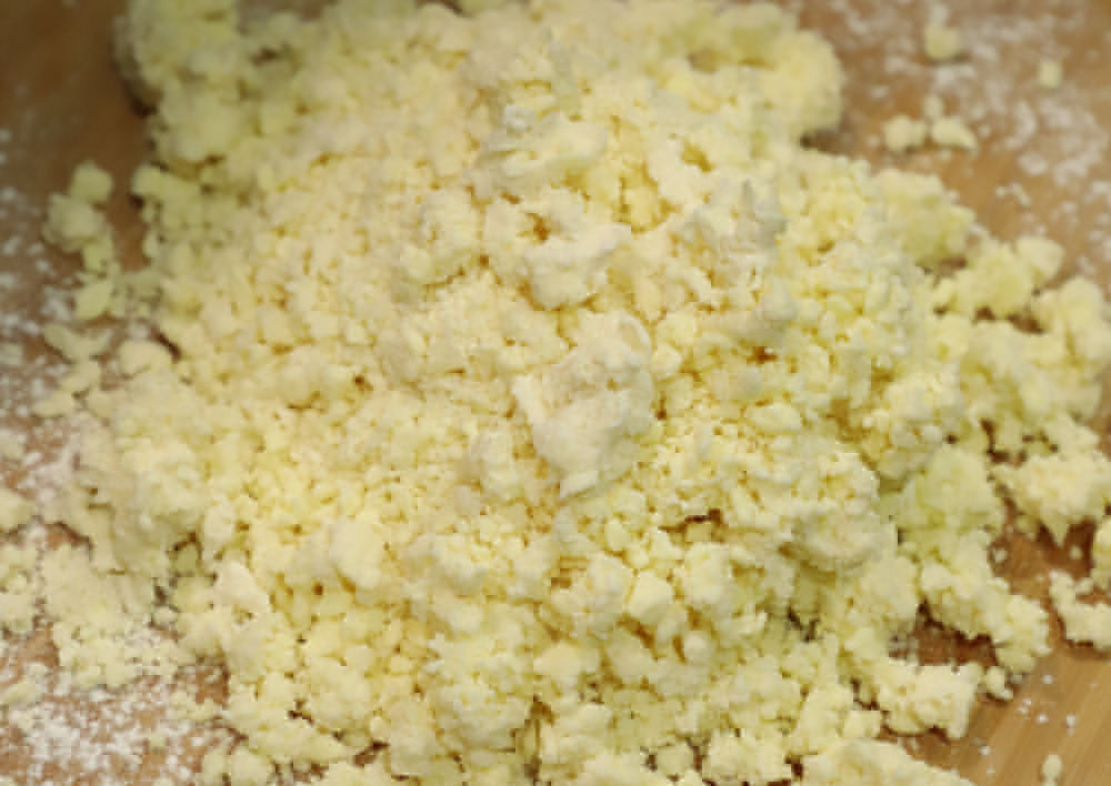 [２]そぼろ状にしてまとめる