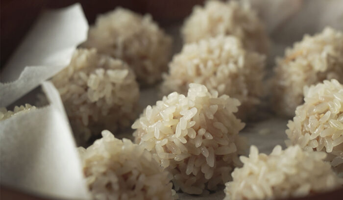 皮要らず。もち米で作るシュウマイ、「珍珠丸子」