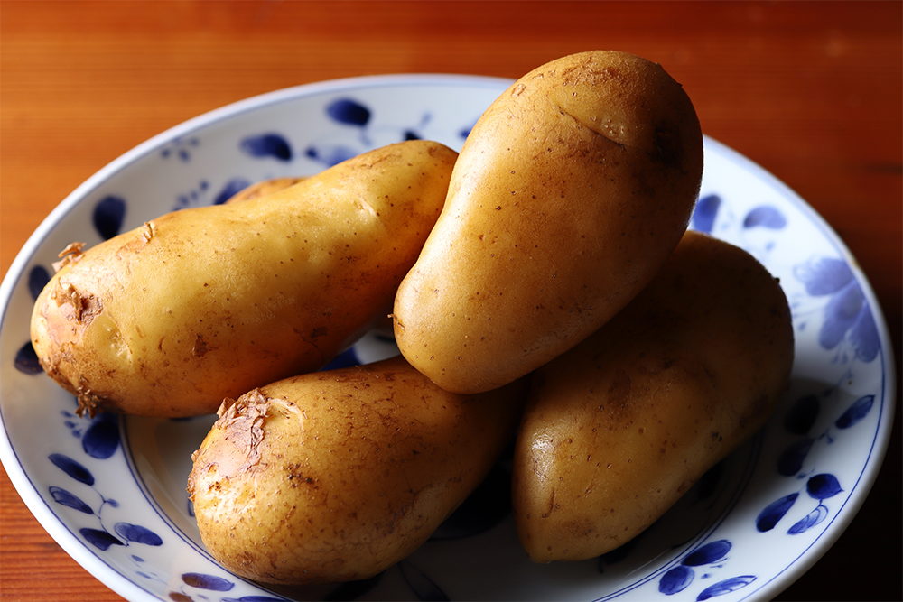 ［材料のポイント］ ジャガイモは、ねっとりと煮崩れしにくい大きめのメークインが向く。店では細長く刻める２Lサイズを使用。
