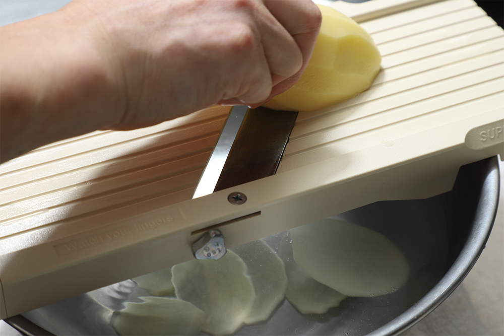 ［１］スライサー＆包丁で極細切りに