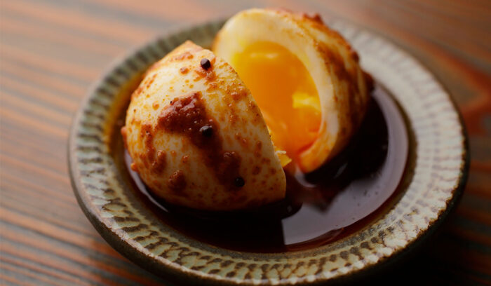 「大岩食堂」のスパイスつまみ　「半熟卵のアチャール」