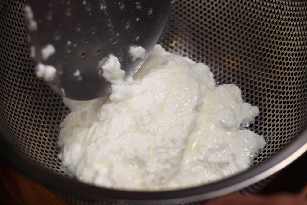 ザルで軽く水気を切って、完成