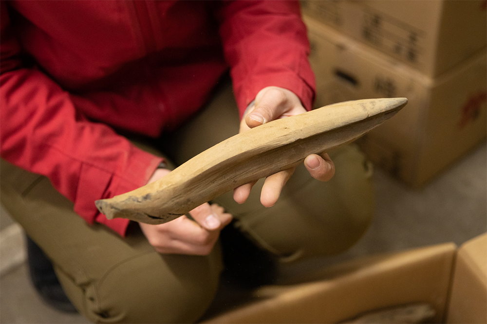 「あえて血合い抜きを求める料理人はいますね」と、血合い抜きを手に取って見せてくれた。節の持ち方にも扱いの習熟度が表れるそうだ。