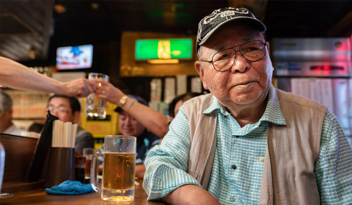 87歳。焼鳥屋の取締役会長。「ホッピーのおかげで、今がある」