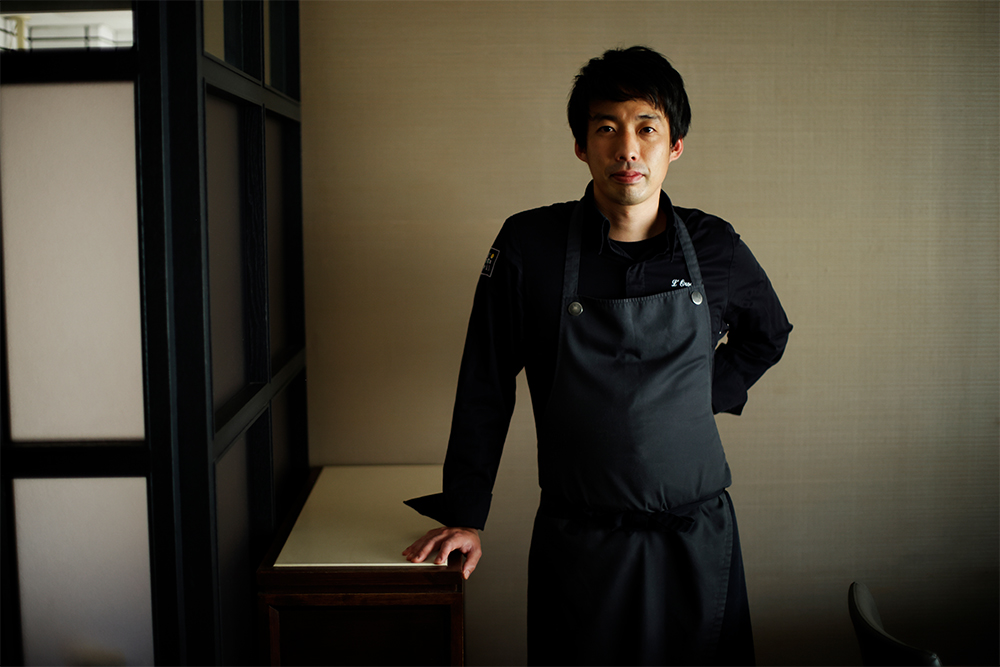 加瀬史也（かせ・ふみや） 学生時代のフランス料理体験がきっかけで、大学を中退して料理の道へ。2009年に恵比寿「レストラン ヒロミチ」に勤務の後、25歳で渡仏。アキテーヌ地方「レ・プレ・ドゥジェニー」、ランス「レ・クレイエール」で腕を磨く。２年後に帰国し、品川「カンテサンス」を経て2016年２月に独立、「オルグイユ」のオーナーシェフに。開業わずか10カ月後にミシュランの一ツ星を獲得し、話題をさらった。「コント・ド・シャンパーニュ」は「個人的に買い占めているほど好き」。