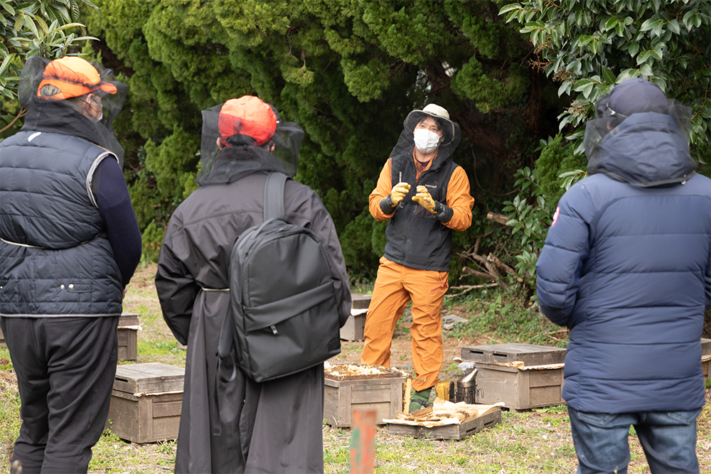 みかん産地だから栄えた養蜂業を次代に繋ぎたいと語る西村さん。