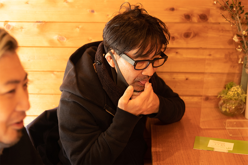 「山椒には以前から関心があり、フランス菓子への生かし方を考えている」と話す金子シェフ。