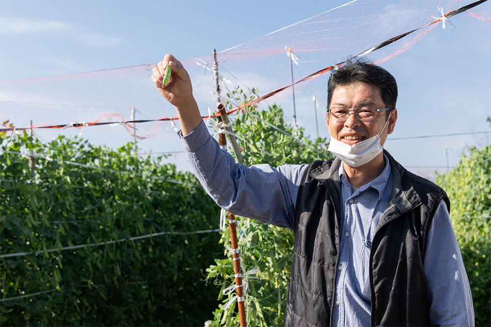 農業は「土づくりがすべて」と話す川西省吾さん。「特別栽培農産物認証」を推進する生産者グループ「匠の里紀州」の主要メンバーとして、健康な土壌づくりの啓蒙活動にも力を注ぐ。