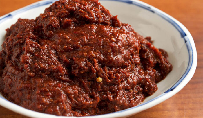 10日で食べごろに！　旬のソラ豆で作る自家製豆板醤