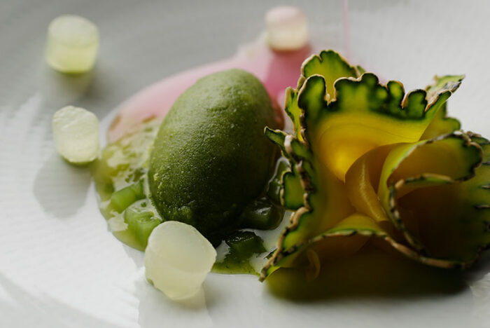 「古来種野菜」が伝え継ぐ、生命のかたち。料理人とパティシエのアプローチ